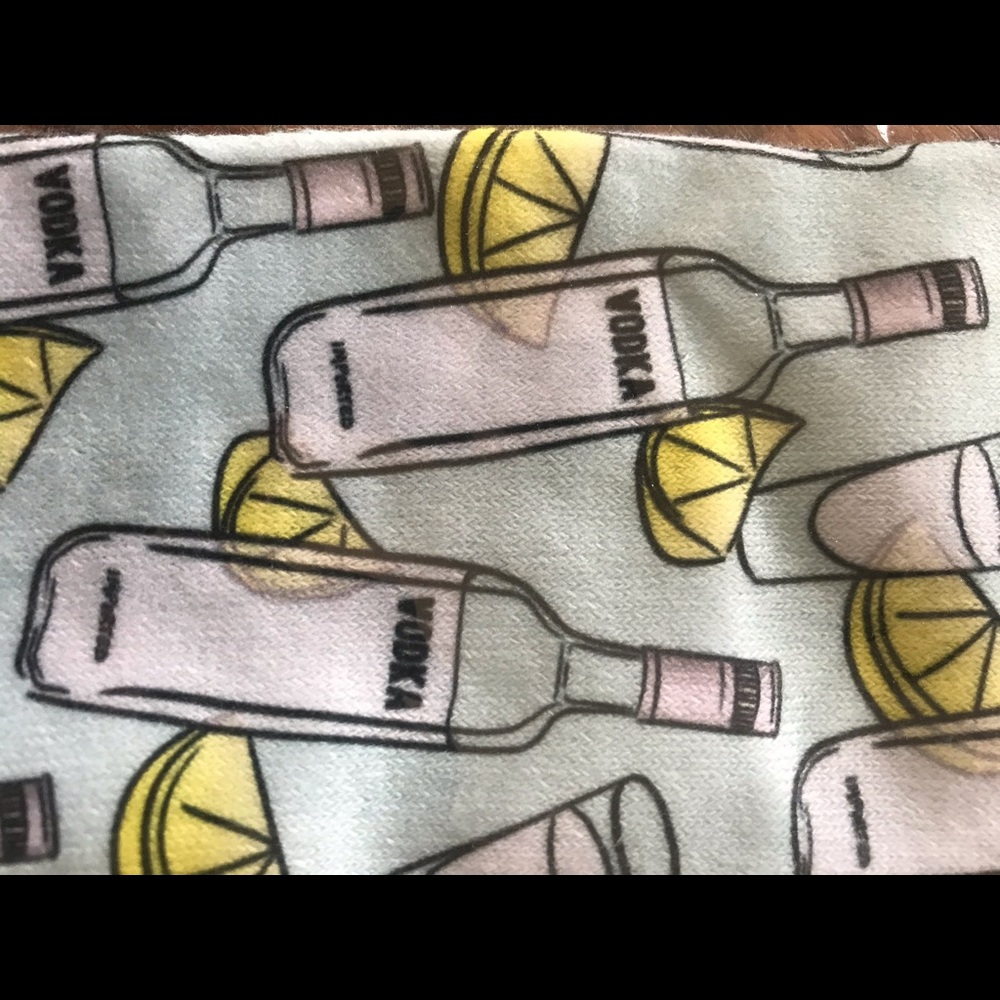 Living Royal vodka and lemon print socks